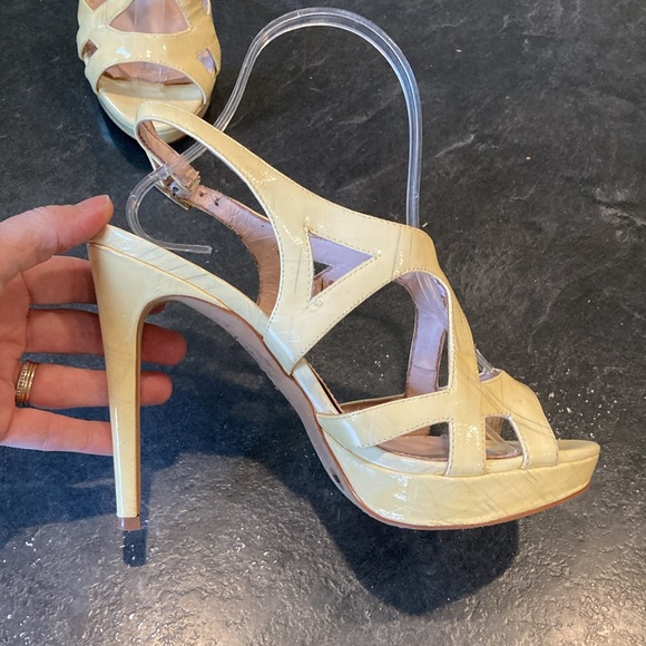 Women Vince Camuto Jessore cream yellow leather Strappy stiletto shoes size 8.5 - Picture 5 of 12